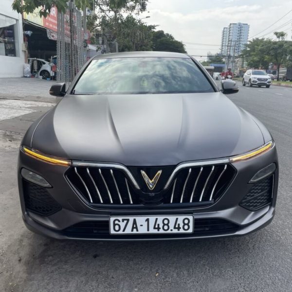 Mặt ca lăng xe Vinfast mẫu Maserati